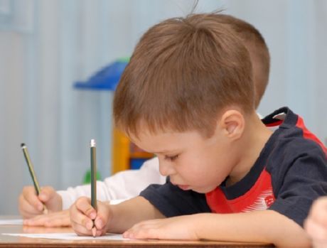 Kā mācīt bērnu rakstīt, ir problēma daudziem jauniem vecākiem